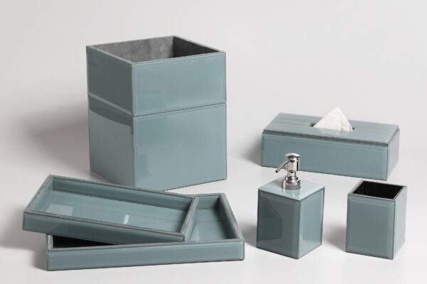 Grey Lacquered Glass Bathset - Image 2