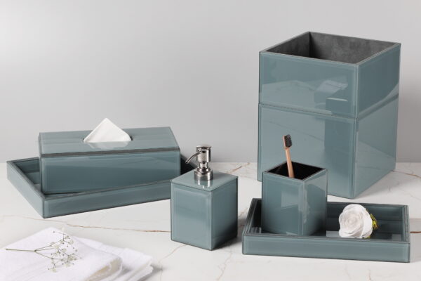 Grey Lacquered Glass Bathset