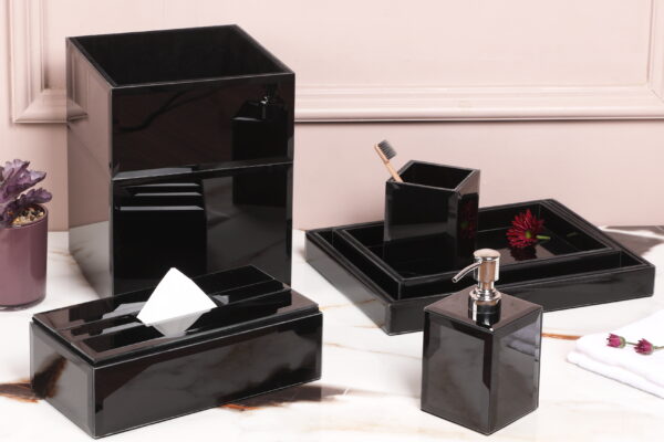 Black Lacquered Glass Bathset